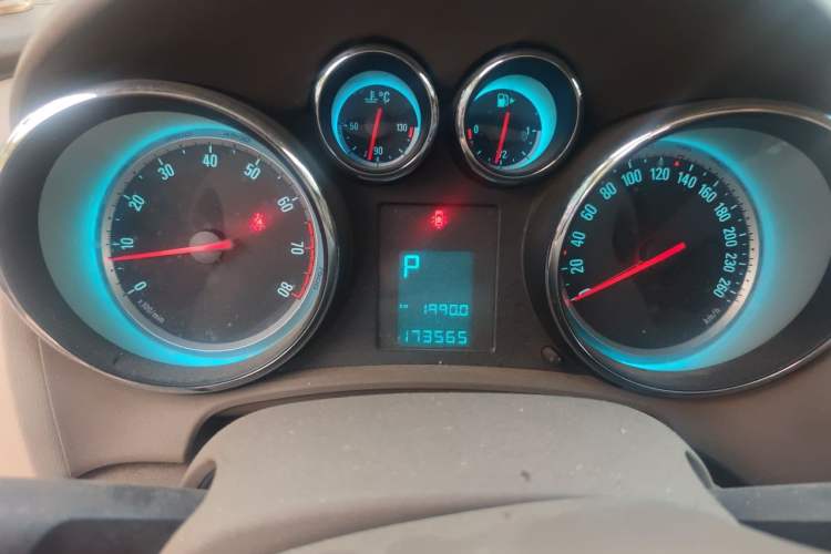Used Buick GT 2012 GT 1.6L Automatic Fashion Edition Odometer Close Up