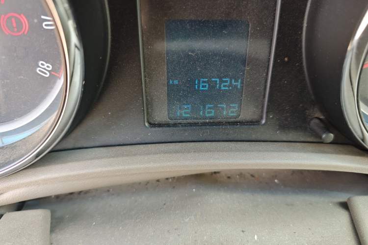 Used Buick GT 2012 GT 1.6L Manual Entry-Level Model Odometer Close Up