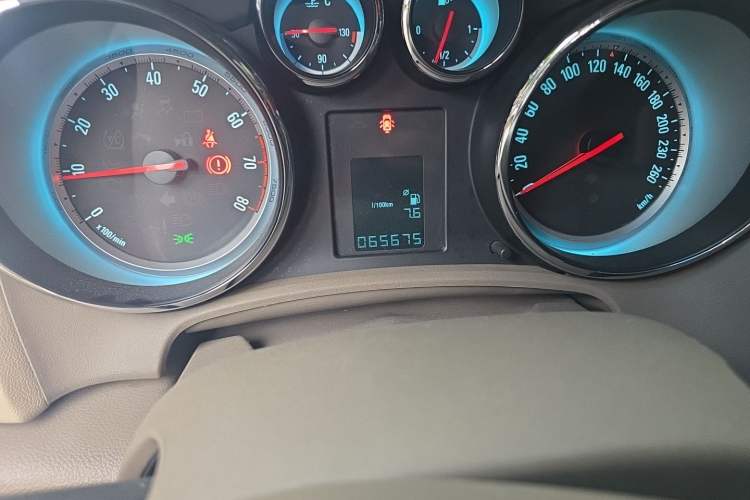 Used Buick GT 2012 GT 1.6L Manual Comfort Edition Odometer Close Up