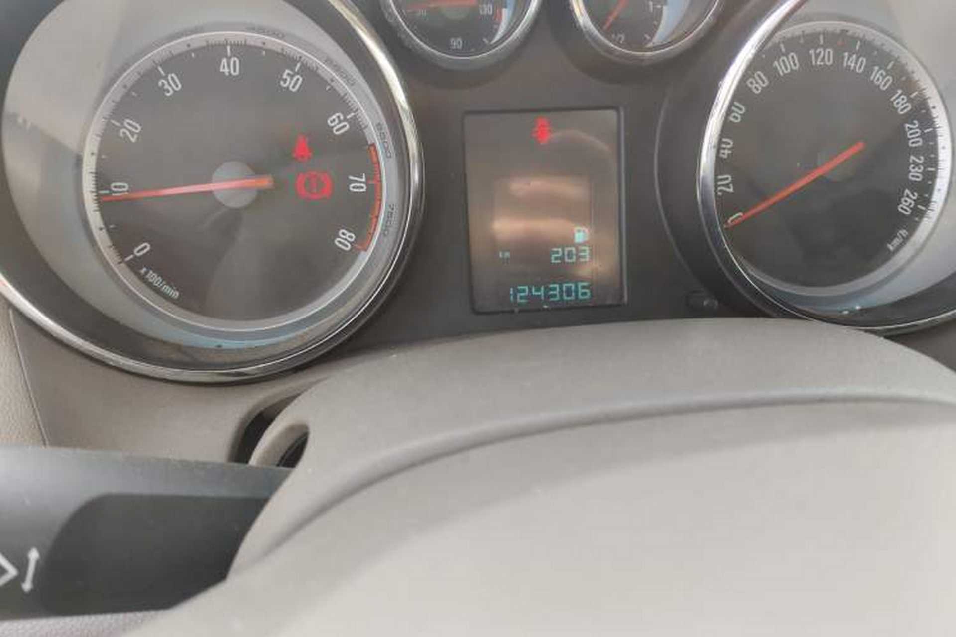 Used Buick GT 2012 GT 1.6L Manual Entry-Level Model Odometer Close Up