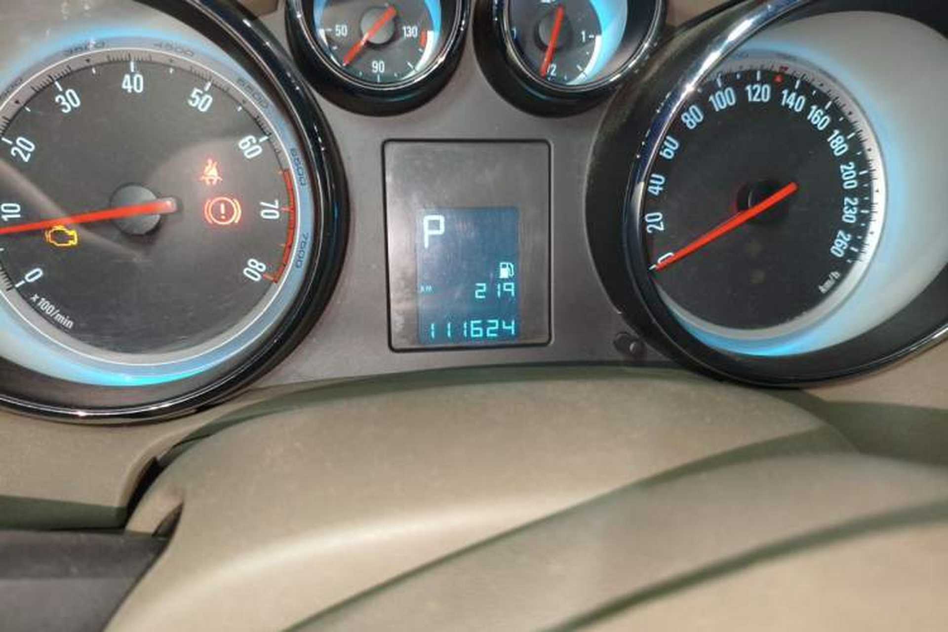 Used Buick GT 2012 GT 1.6L Automatic Fashion Edition Odometer Close Up
