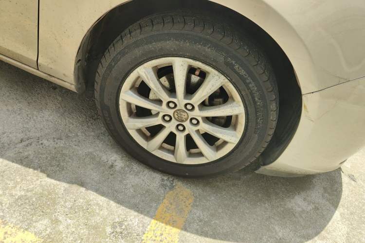 Used Buick GT 2012 GT 1.6L Automatic Fashion Edition Right Front Wheel Hub