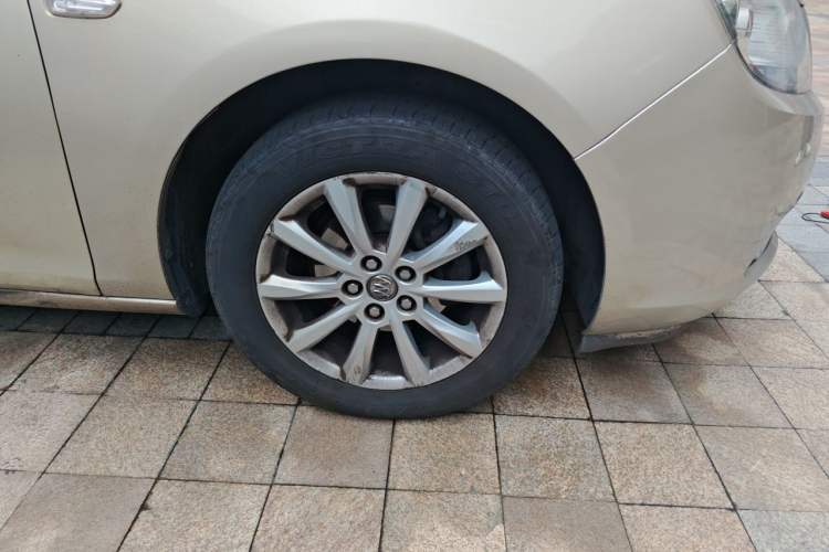Used Buick GT 2012 GT 1.6L Automatic Fashion Edition Right Front Wheel Hub