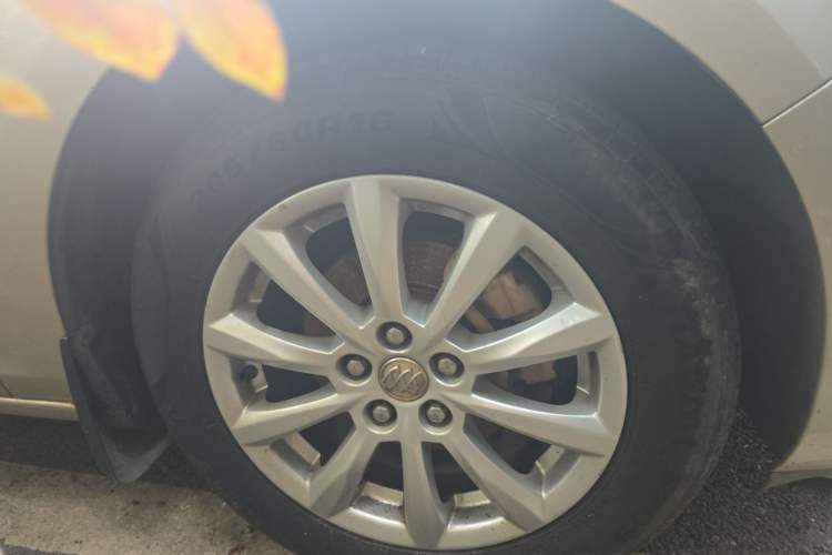 Used Buick GT 2012 GT 1.6L Manual Comfort Edition Right Front Wheel Hub