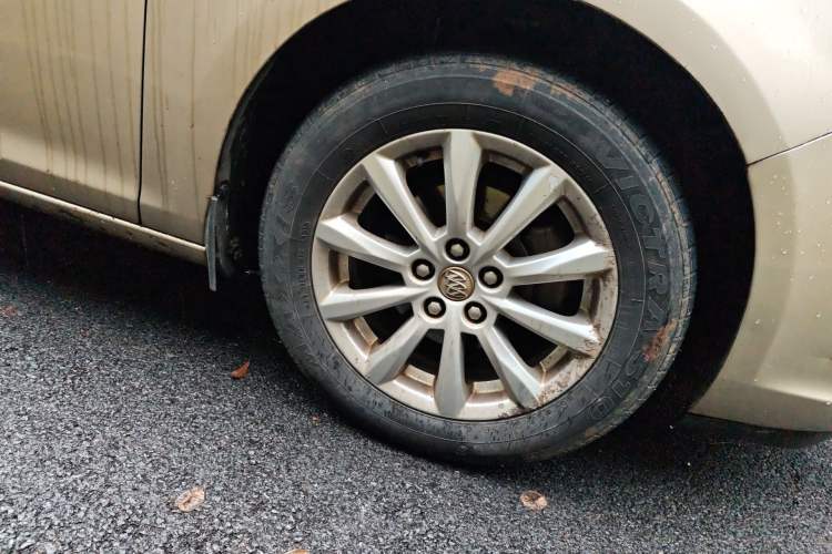 Used Buick GT 2012 GT 1.6L Automatic Fashion Edition Right Front Wheel Hub