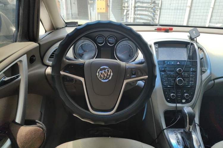 Used Buick GT 2012 GT 1.6L Automatic Fashion Edition Steering Wheel