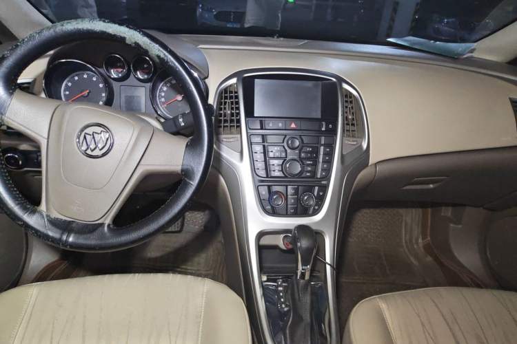 Used Buick GT 2012 GT 1.6L Automatic Comfort Edition Center Console