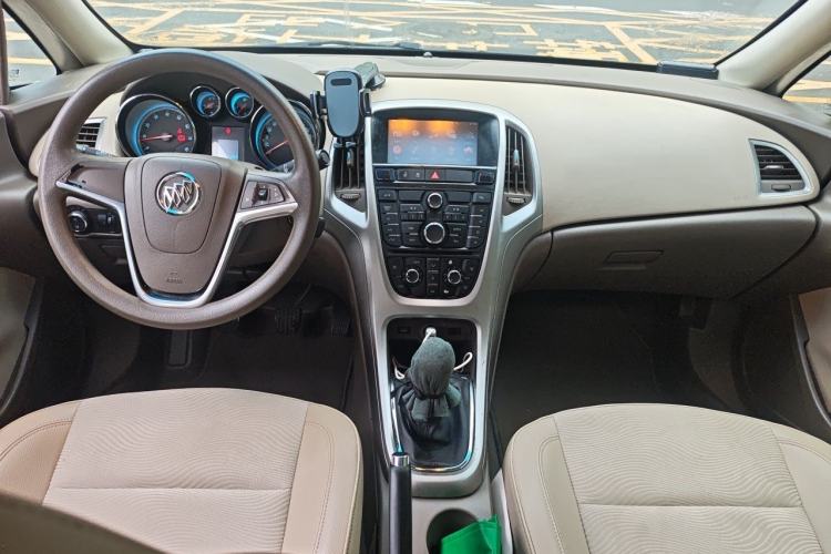 Used Buick GT 2012 GT 1.6L Manual Entry-Level Model Center Console