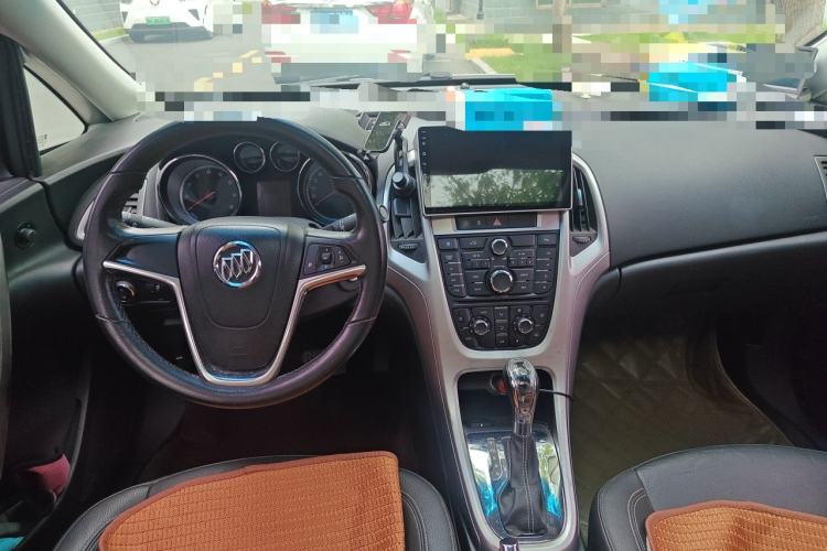 Used Buick GT 2012 GT 1.6T Stylish Sporty Leather Edition Center Console