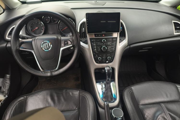 Used Buick GT 2012 GT 1.6T Stylish Sporty Leather Edition Center Console