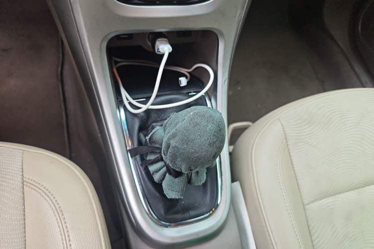 Used Buick GT 2012 GT 1.6L Manual Entry-Level Model Gear Lever