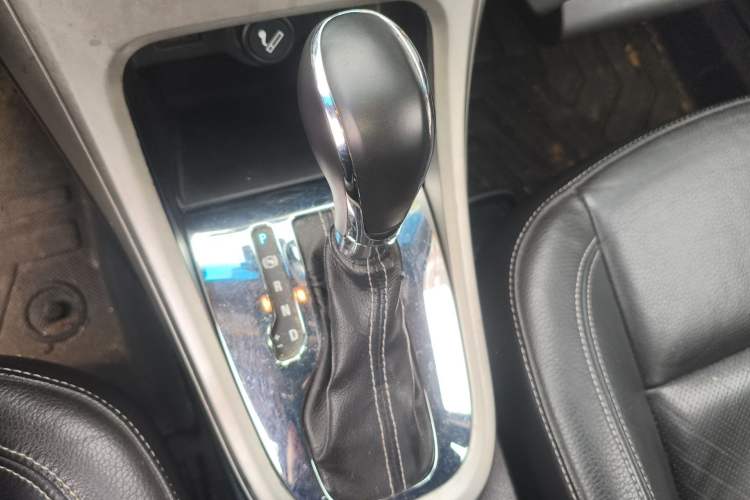 Used Buick GT 2012 GT 1.6T Stylish Sporty Leather Edition Gear Lever
