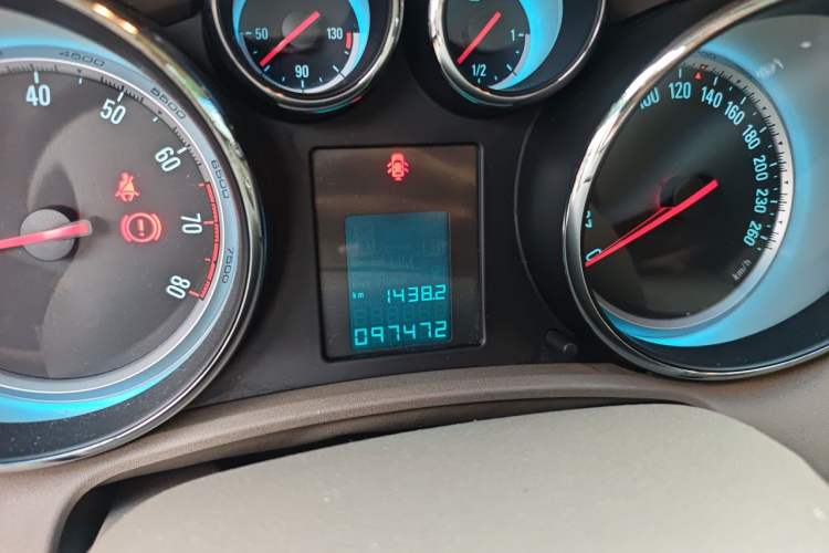 Used Buick GT 2012 GT 1.6L Manual Entry-Level Model Odometer Close Up