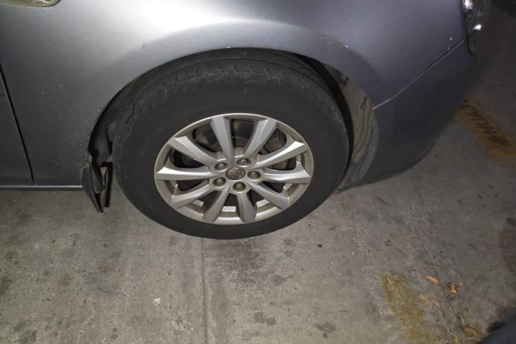 Used Buick GT 2012 GT 1.6L Automatic Comfort Edition Right Front Wheel Hub