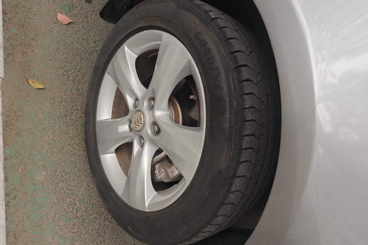 Used Buick GT 2012 GT 1.6T Stylish Sporty Leather Edition Right Front Wheel Hub