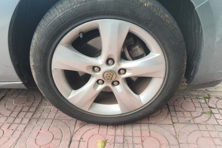 Used Buick GT 2012 GT 1.6T Stylish Sporty Leather Edition Right Front Wheel Hub