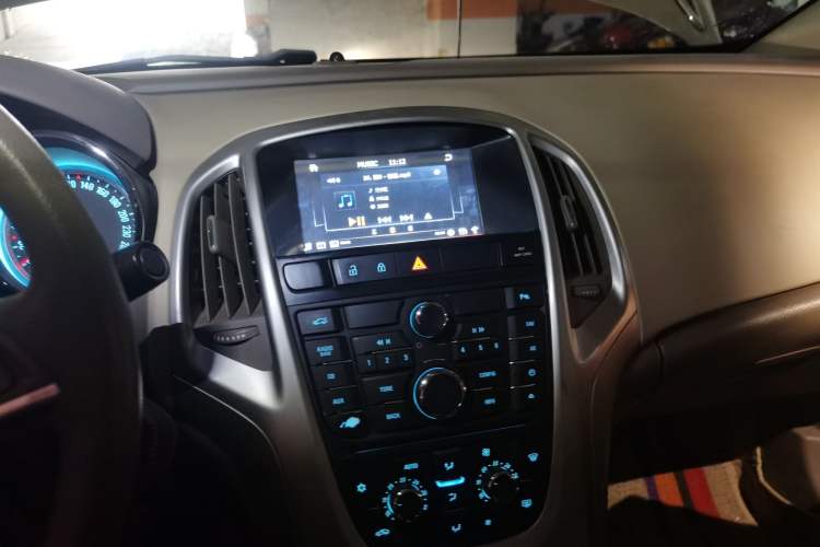 Used Buick GT 2012 GT 1.6L Automatic Fashion Edition Audio And AC Panel