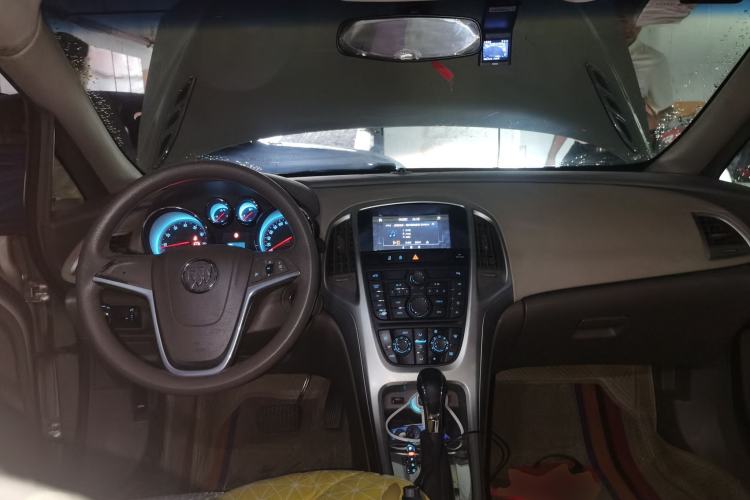 Used Buick GT 2012 GT 1.6L Automatic Fashion Edition Center Console