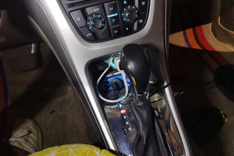 Used Buick GT 2012 GT 1.6L Automatic Fashion Edition Gear Lever