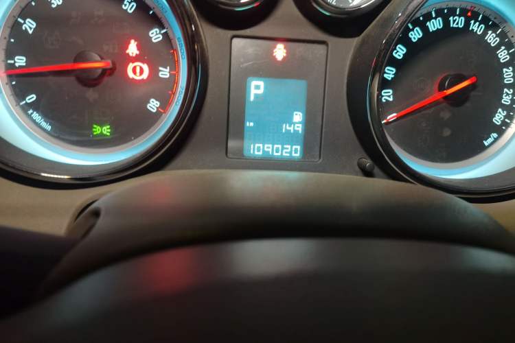 Used Buick GT 2012 GT 1.6L Automatic Fashion Edition Odometer Close Up