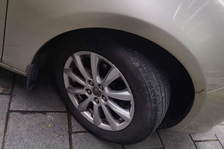 Used Buick GT 2012 GT 1.6L Automatic Fashion Edition Right Front Wheel Hub
