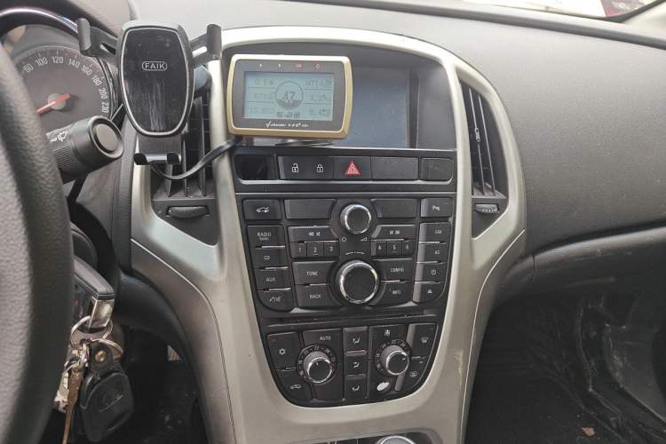 Used Buick GT 2012 GT 1.8L Automatic Fashionable Leather Edition Audio And AC Panel