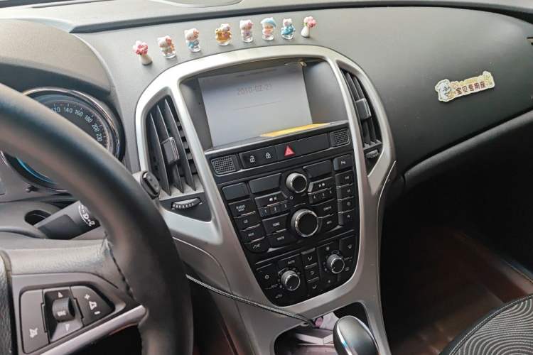Used Buick GT 2012 XT 1.6L Automatic Fashion Edition Audio And AC Panel