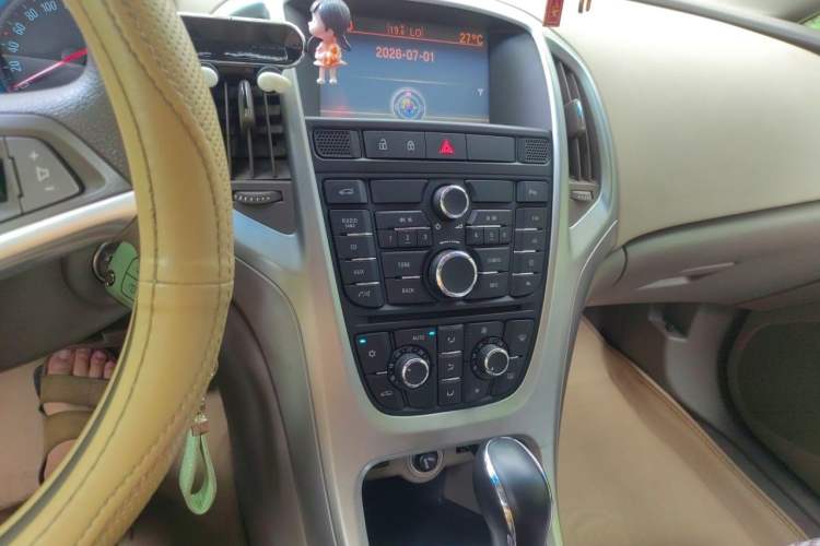 Used Buick GT 2012 GT 1.6L Automatic Fashion Edition Audio And AC Panel
