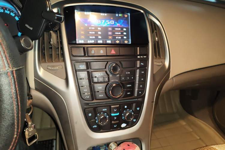 Used Buick GT 2012 GT 1.6L Automatic Fashion Edition Audio And AC Panel