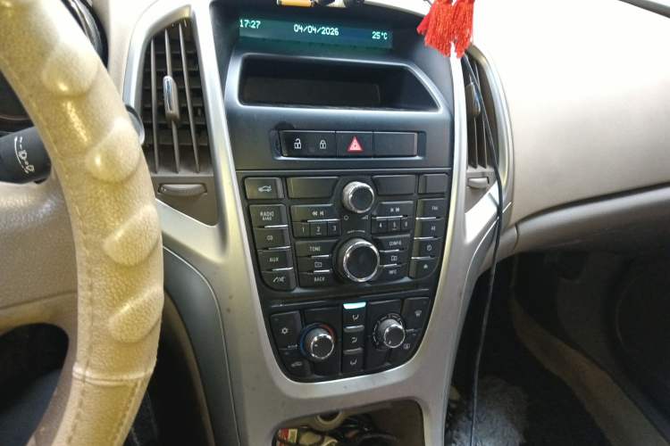 Used Buick GT 2012 GT 1.6L Manual Comfort Edition Audio And AC Panel