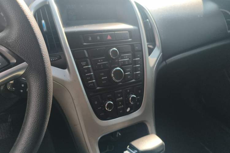 Used Buick GT 2012 XT 1.6L Automatic Fashion Edition Audio And AC Panel