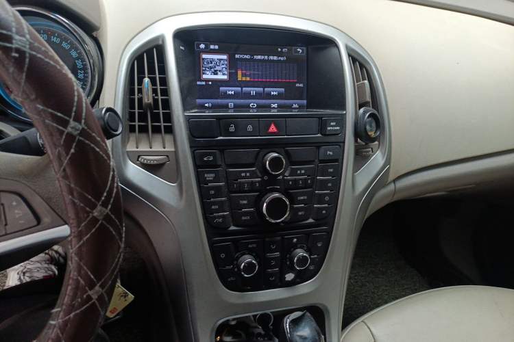 Used Buick GT 2012 GT 1.8L Automatic Fashionable Leather Edition Audio And AC Panel
