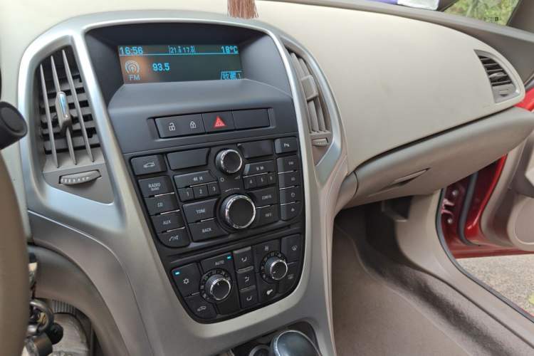 Used Buick GT 2012 GT 1.6L Automatic Fashion Edition Audio And AC Panel