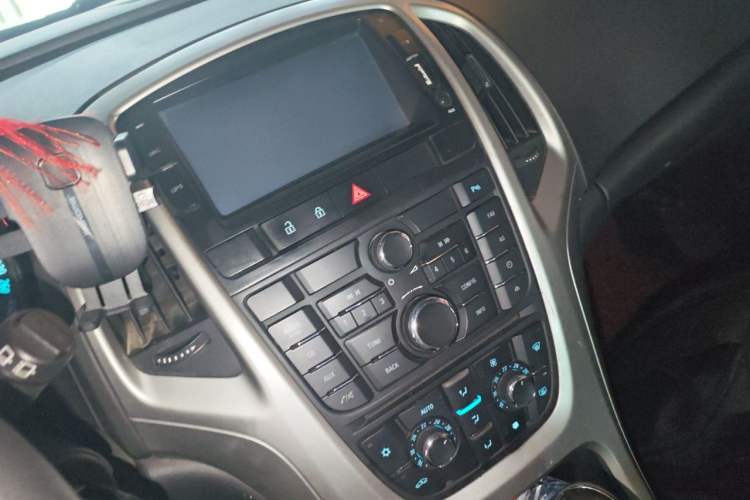 Used Buick GT 2012 XT 1.6L Automatic Fashion Edition Audio And AC Panel