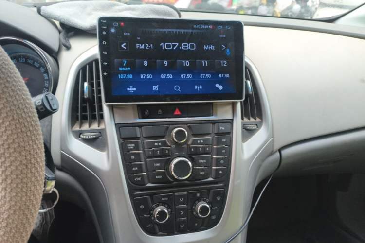 Used Buick GT 2012 XT 1.6L Automatic Fashion Edition Audio And AC Panel