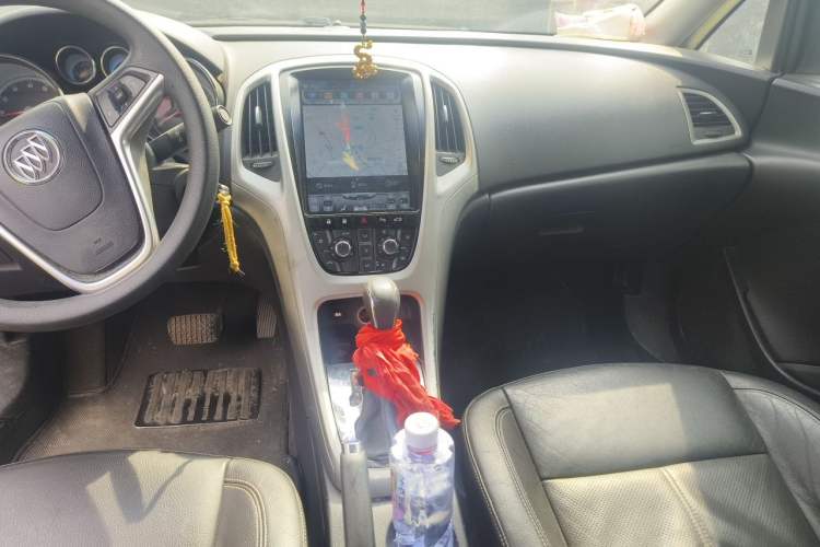 Used Buick GT 2012 GT 1.8L Automatic Fashionable Leather Edition Audio And AC Panel