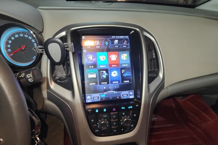 Used Buick GT 2012 XT 1.6L Automatic Fashion Edition Audio And AC Panel