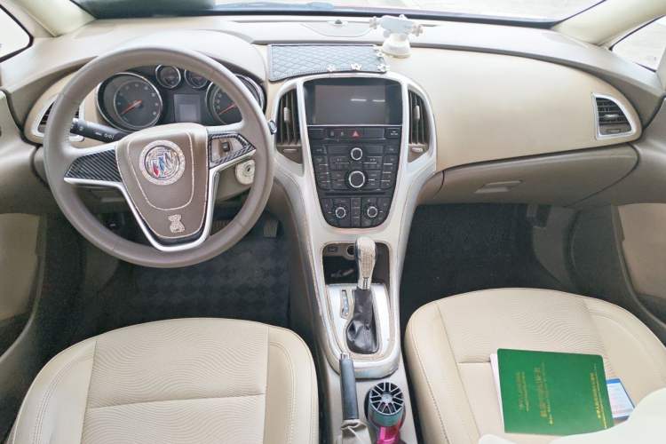Used Buick GT 2012 GT 1.6L Automatic Fashion Edition Center Console