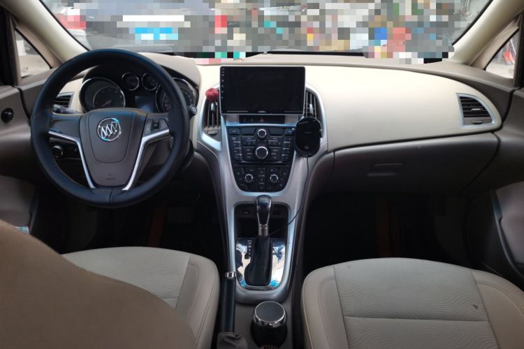 Used Buick GT 2012 GT 1.6L Automatic Fashion Edition Center Console