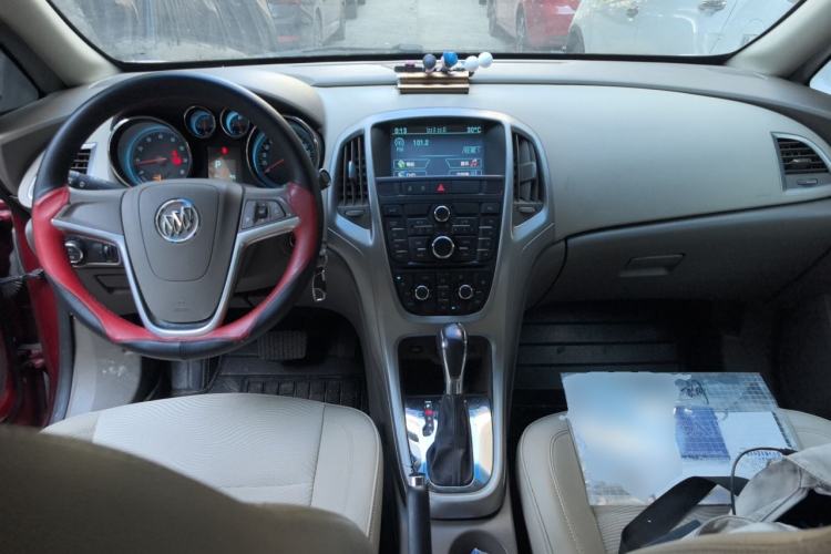 Used Buick GT 2012 GT 1.6L Automatic Fashion Edition Center Console
