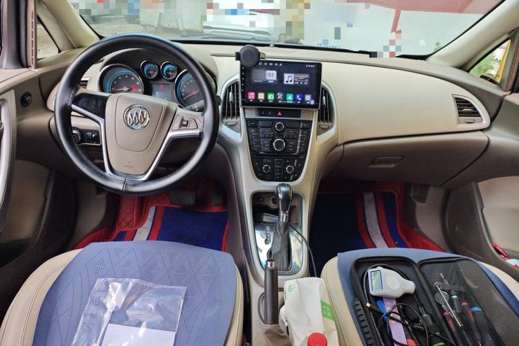 Used Buick GT 2012 GT 1.6L Automatic Fashion Edition Center Console