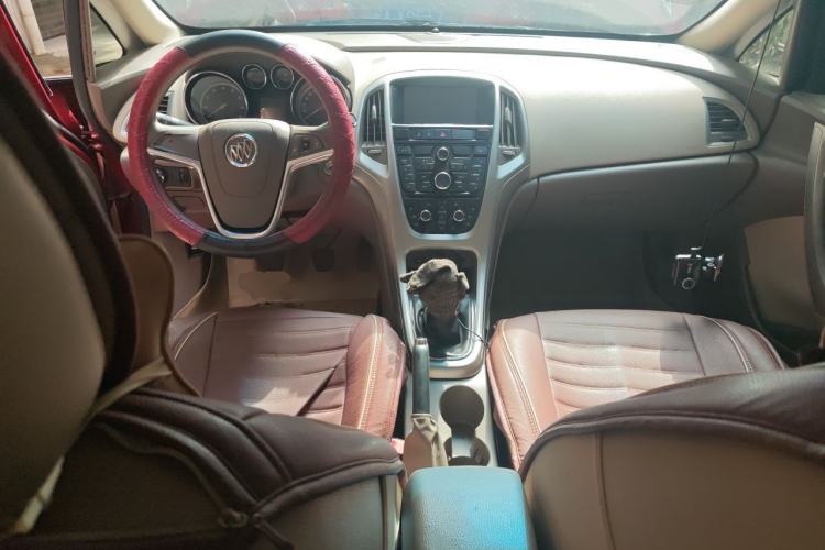 Used Buick GT 2012 GT 1.6L Manual Entry-Level Model Center Console