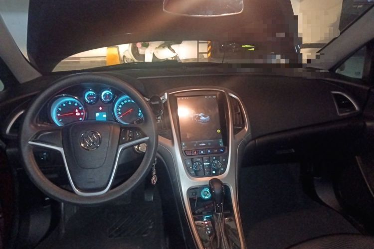 Used Buick GT 2012 XT 1.6L Automatic Fashion Edition Center Console
