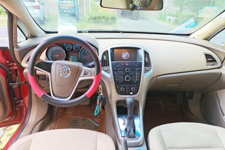 Used Buick GT 2012 GT 1.6L Automatic Fashion Edition Center Console