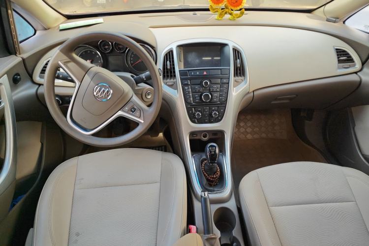 Used Buick GT 2012 GT 1.6L Manual Entry-Level Model Center Console