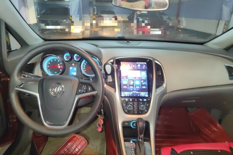 Used Buick GT 2012 XT 1.6L Automatic Fashion Edition Center Console