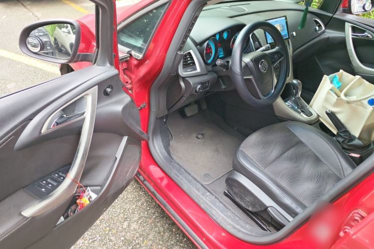 Used Buick GT 2012 XT 1.6L Automatic Fashion Edition Driver Seat