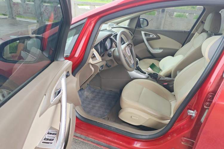 Used Buick GT 2012 GT 1.6L Automatic Fashion Edition Driver Seat