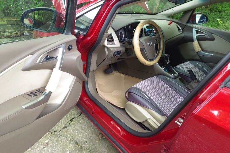 Used Buick GT 2012 GT 1.6L Automatic Fashion Edition Driver Seat