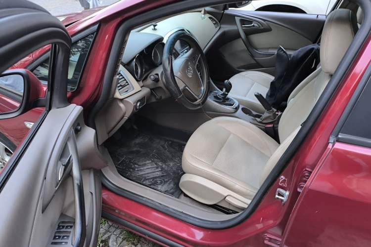 Used Buick GT 2012 GT 1.6L Manual Entry-Level Model Driver Seat